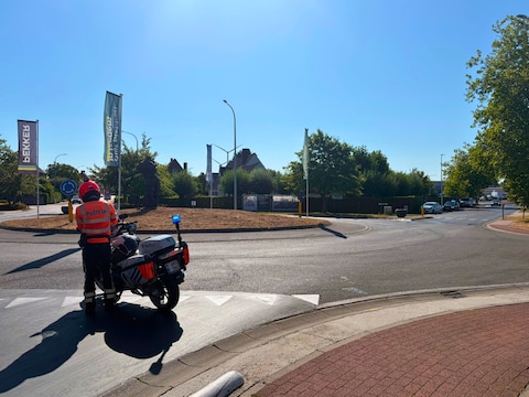 Twee fietsers naar ziekenhuis na botsing op rondpunt in Kachtem.