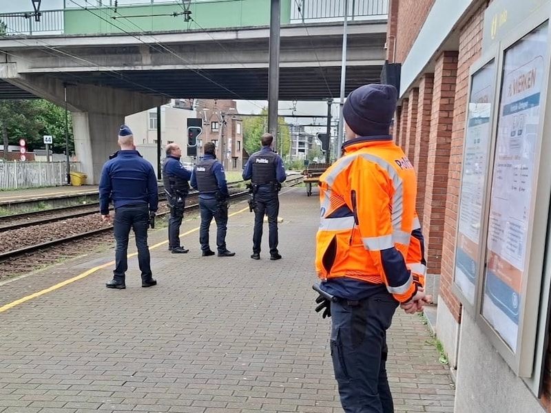 Vanaf de middag werd ook gecontroleerd in het station van Izegem.
