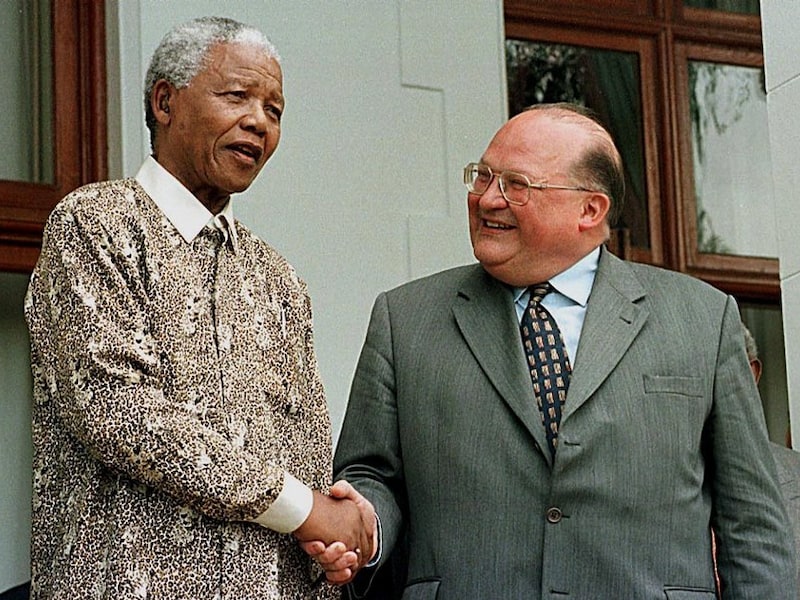 Jean-Luc Dehaene bracht in februari 1999 als toenmalig Belgisch premier een staatsbezoek aan Zuid-Afrika. Hij was zeer onder de indruk van president Nelson Mandela.