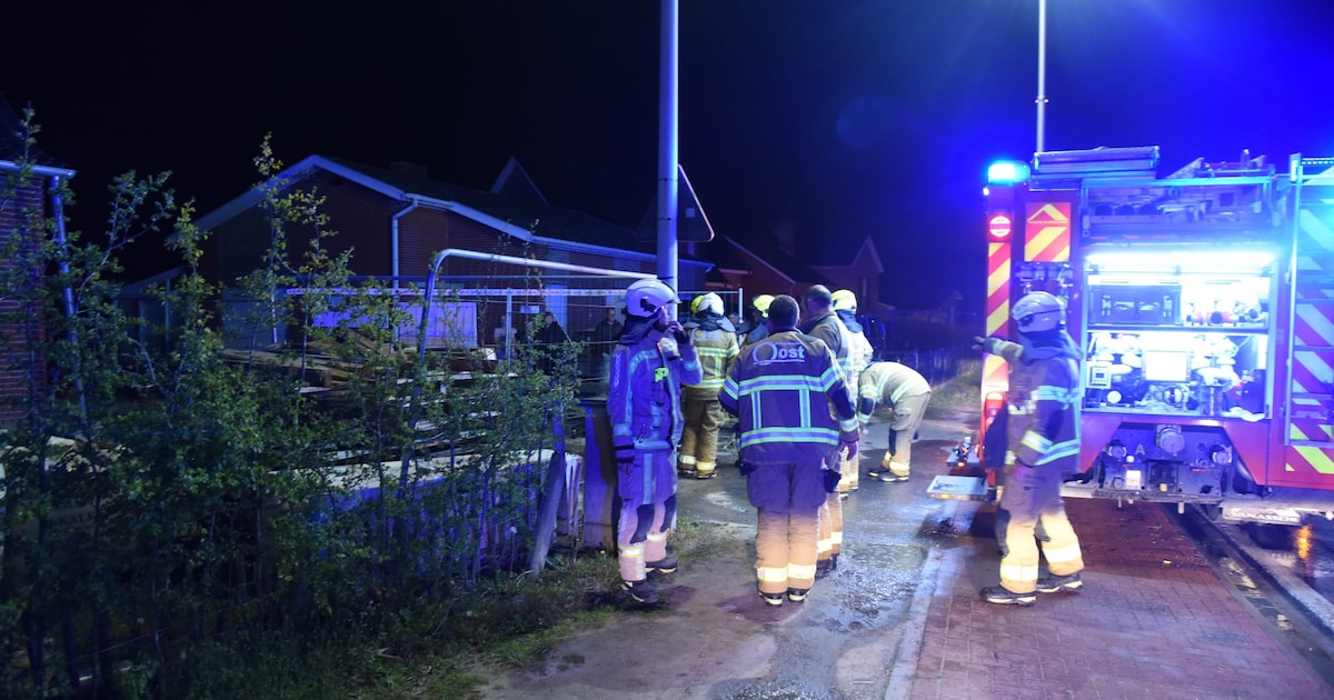 Brand in woning in verbouwing, brandweer kan erger voorkomen | Regio ...