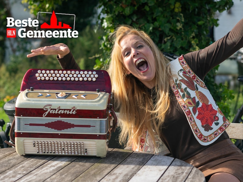 Astrid "Troubadour" Sioen vergezeld door haar Accordeon