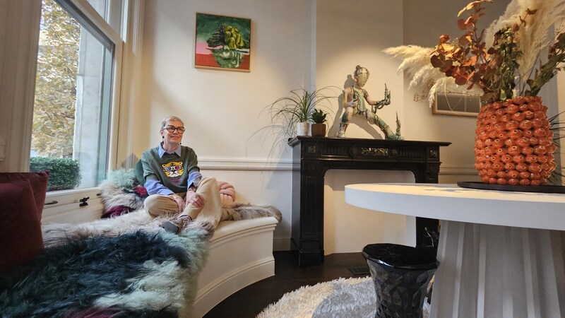 Elke in haar favoriete hoekje in huis 