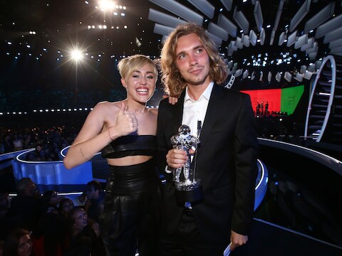 Miley Cyrus en haar dakloze vriend Jesse.