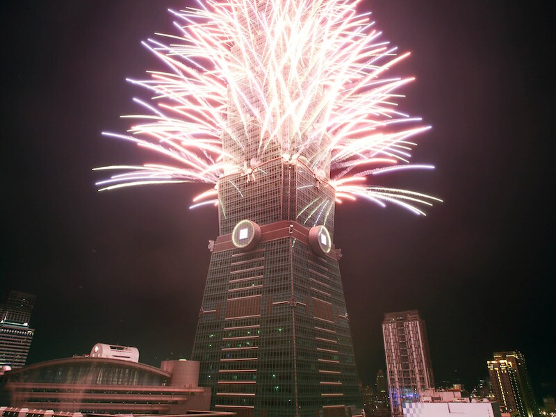 Het vuurwerk zorgde voor spektakel in Taipei.