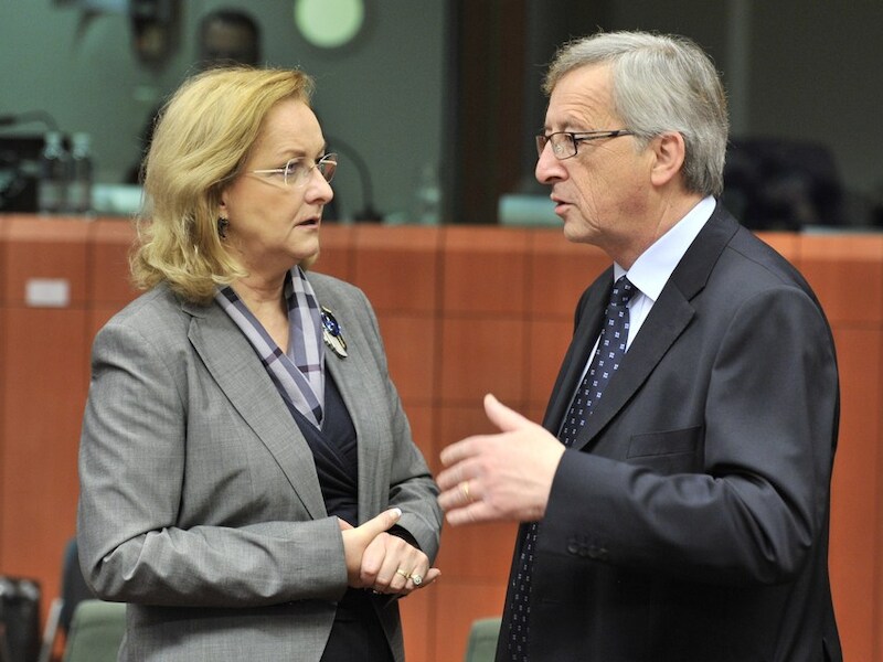 Oostenrijks minister van Financiën Maria Fekter met de voorzitter van de Eurogroep Jean-Claude Juncker.