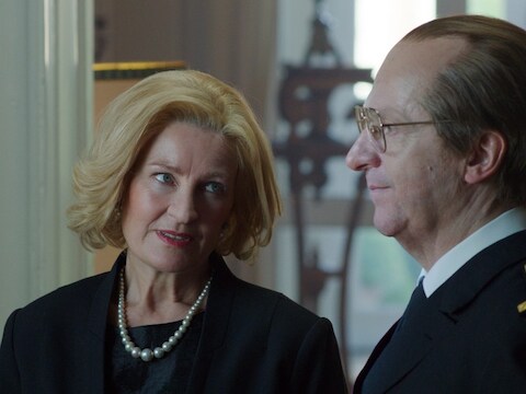 Veerle Eyckermans als Paola en Lucas Van den Eynde als Albert II.