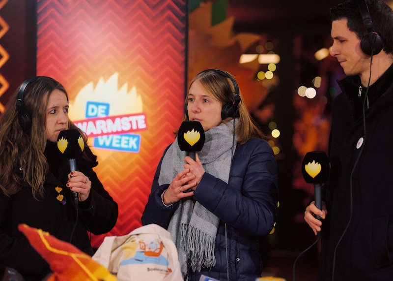 De zussen Axelle en Eline uit Brussel delen hun verhaal tijdens de uitzending van De Warmste Week.