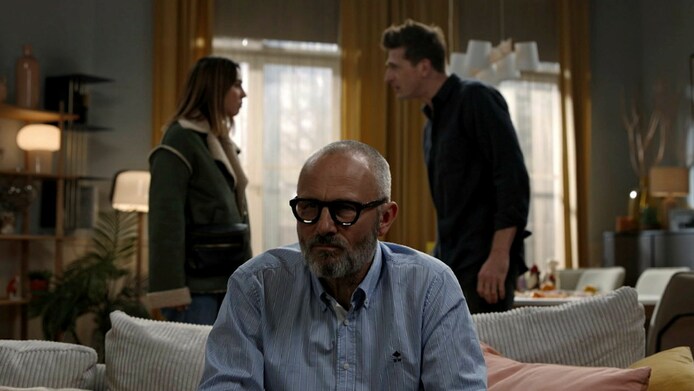 Lyn (Kim Van Oncen), Lieven (Wim Danckaert) en Tim (Jeroen Lenaerts) in 'Thuis'.