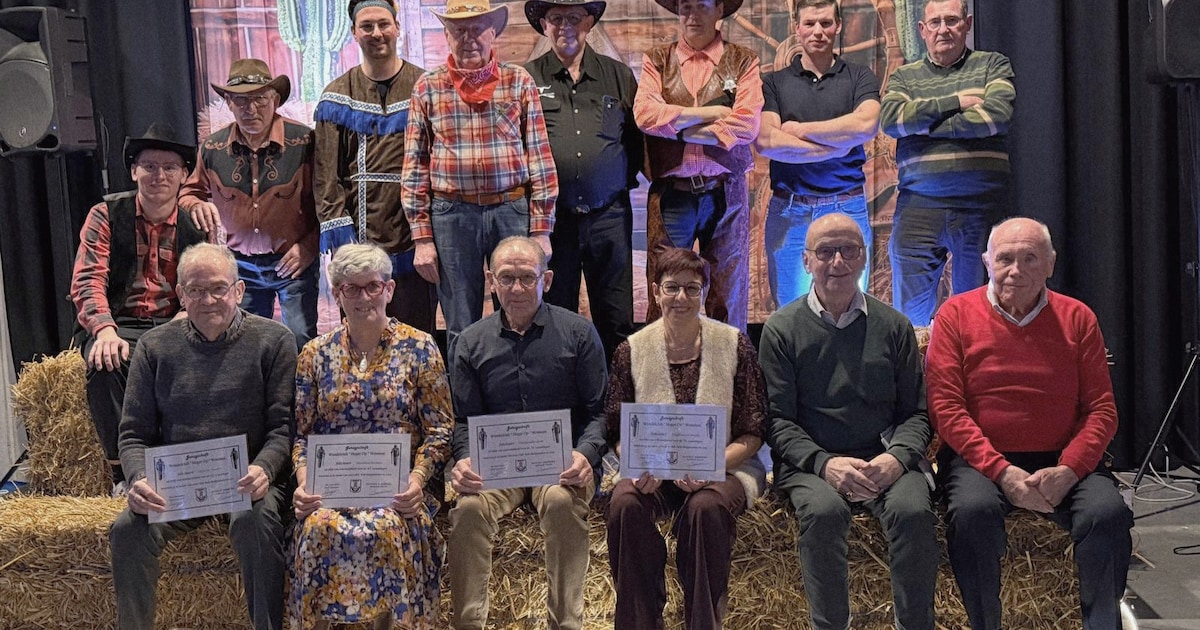Wandelclub Hoger Op huldigt zijn actieve leden als cowboys en indianen ...