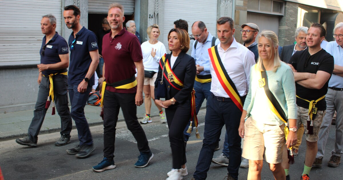 Eventjes dreigde een brand de pret te bederven: Fiertelommegang trekt ...