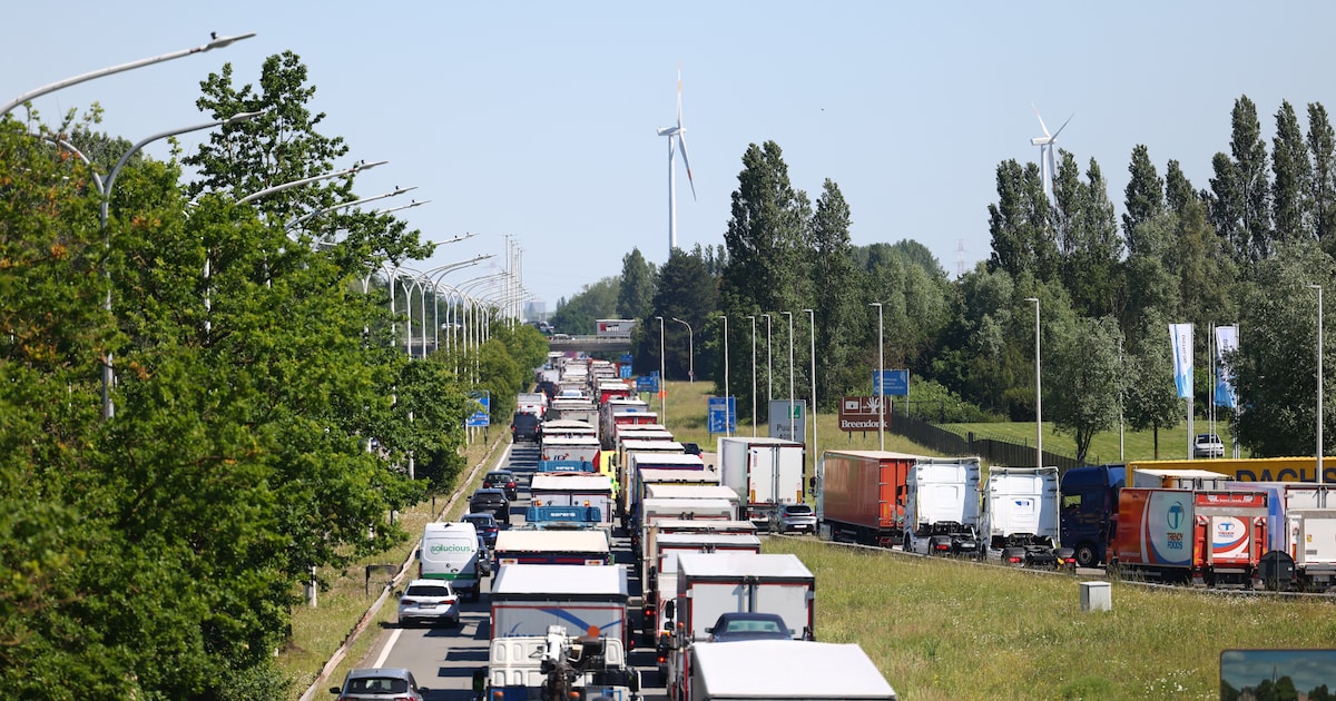 A12 ter hoogte van Boom volledig afgesloten richting Brussel na ongeval