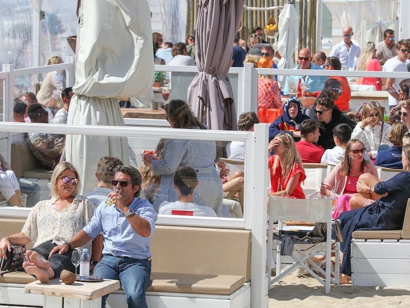 “We vinden je nog wel”: politici en juryleden bedreigd na verdeling van strandconcessies in Knokke-Heist