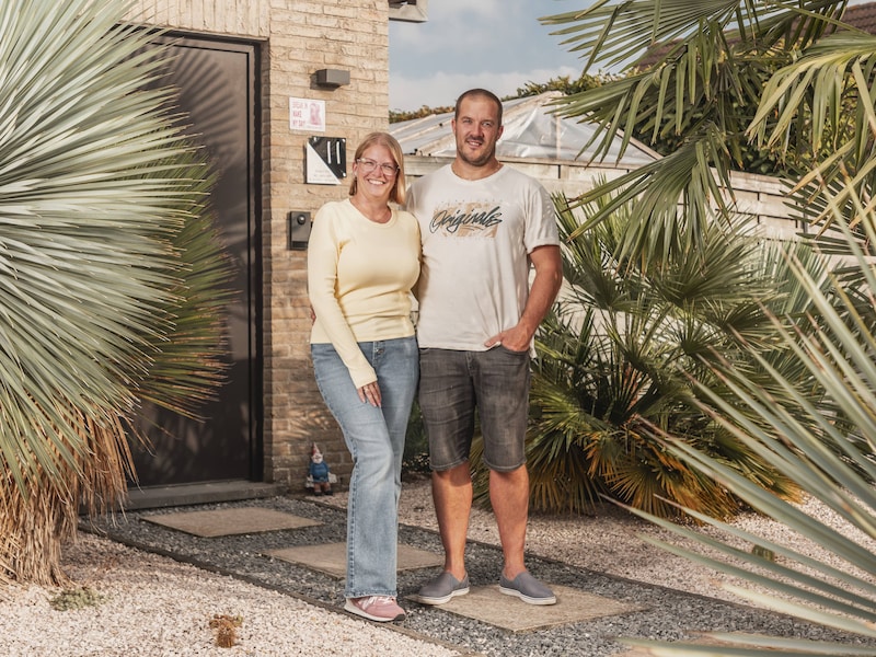 Een Spaanse tuin en een mancave: Michael en Kimberly betaalden 350.000 euro en voegden dan veel extra’s toe. Wat krijgen ze er nu voor?