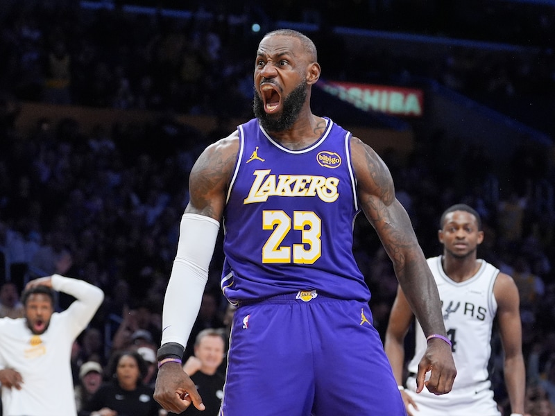 LeBron James wordt vandaag 41: “Maar ‘father time’ ben ik voorlopig de baas” 