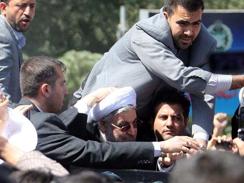 Ook honderden aanhangers wachtten de president op in Teheran.
