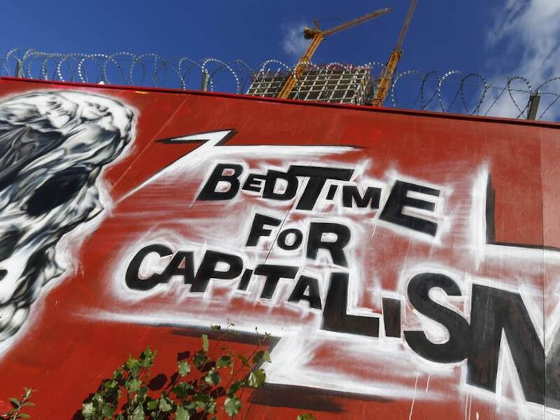 Graffiti voor de bouwwerf van de ECB in Frankfurt.
