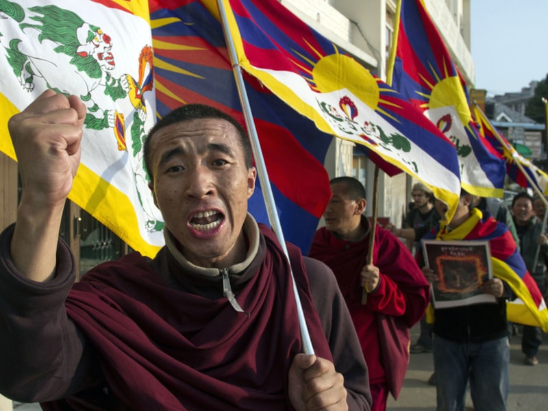 Tibetanen hoouden in het Indiase Dharmasala een steunbetoging.