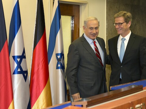 Guido Westerwelle (rechts) met de Israëlische premier Benjamin Netanyahu.
