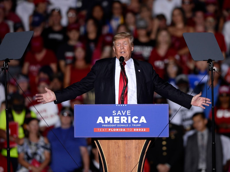 Voormalig president Donald Trump spreekt zijn aanhangers toe in Sarasota, Florida. (03/07/21)