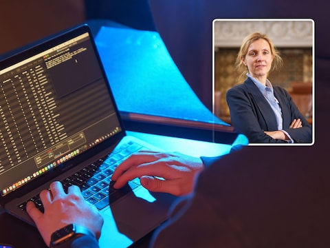 De zes lichtten verschillende ouderen op. Vandaag riskeren ze zware celstraffen en hoge boetes. Inzet: openbaar aanklaagster Catherine Van de Heyning. 