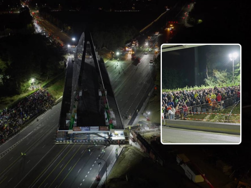 De boogbrug wordt met precisie op haar plaats gereden. Dat huzarenstukje lokte heel wat toeschouwers (inzet).