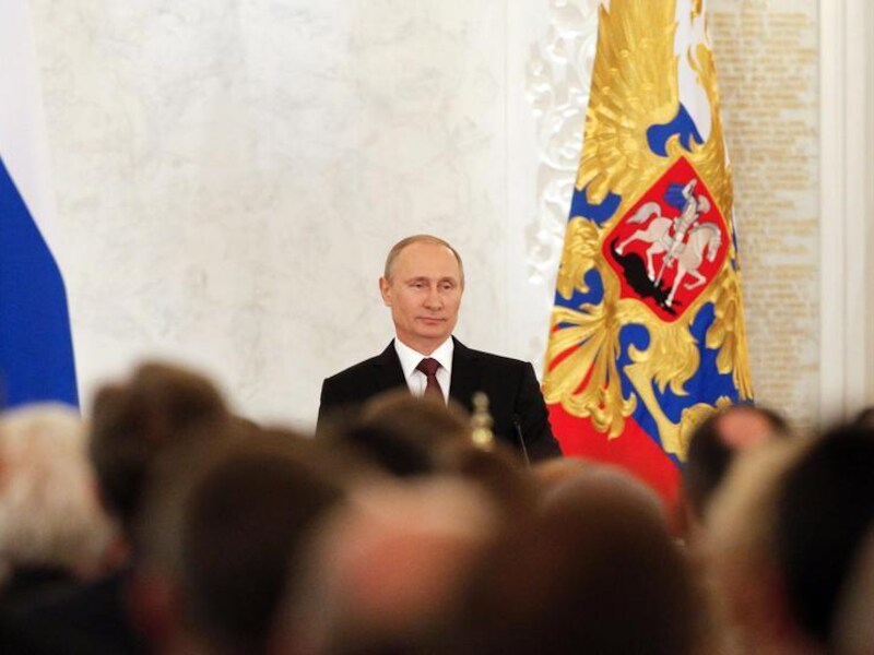 Poetin informeert het Russische parlement over de annexatie van de Krim.