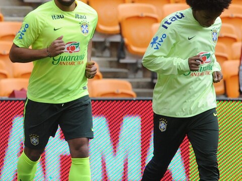 De onfortuinlijke Hulk, links van Willian op training.