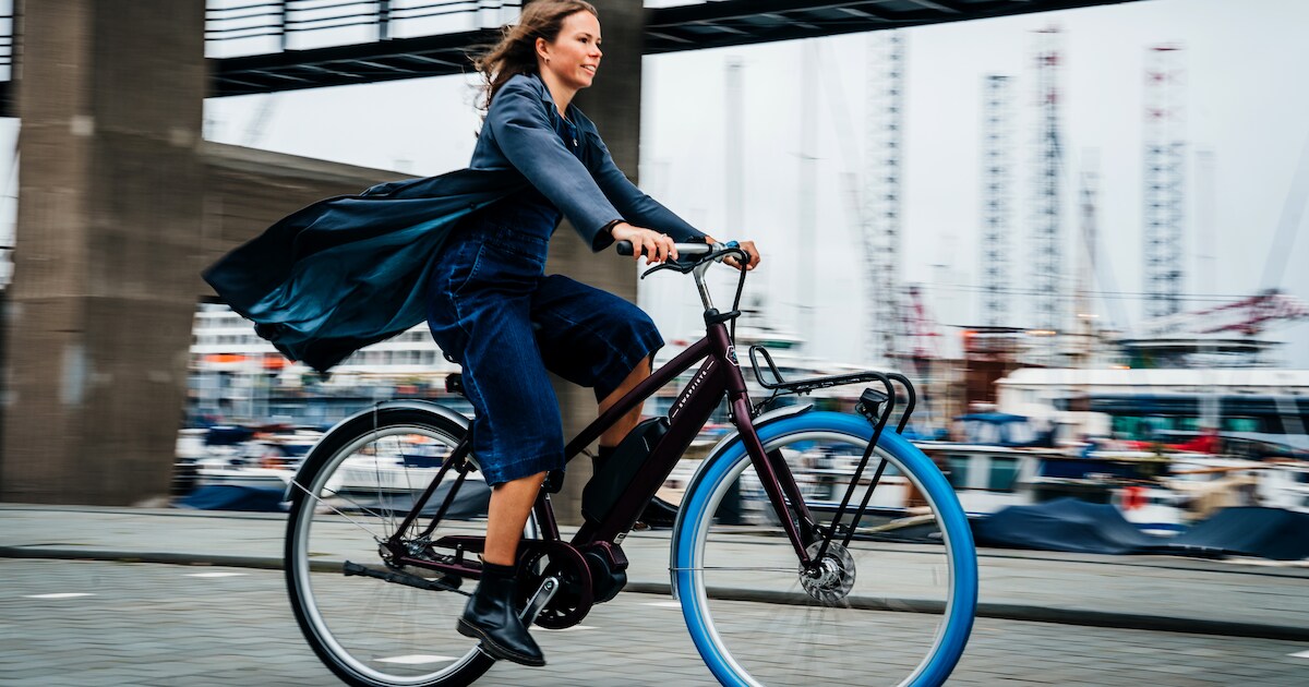 Zie jij plots ook overal fietsen met blauwe banden? Hier komen ze ...