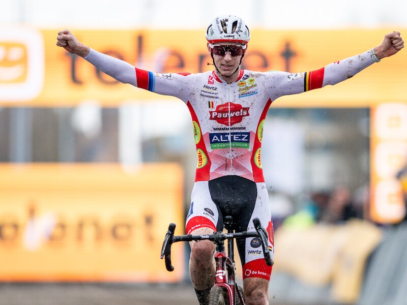 Michael Vanthourenhout wint slotmanche Superprestige in Middelkerke, Niels Vandeputte opnieuw eindwinnaar