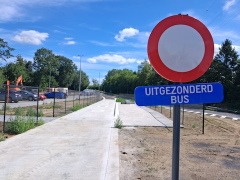 De nieuwe snelbushalte in Oelegem zal binnenkort effectief worden gebruikt.