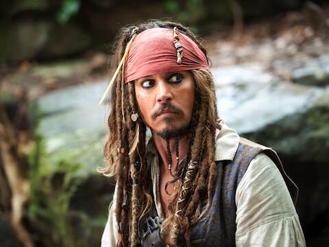 Johnny Depp als Captain Jack Sparrow;
