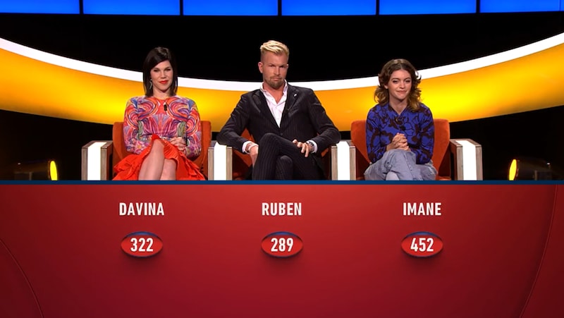 Davina Simons, Ruben Van Gucht en Imane Boudadi in 'De slimste mens'.