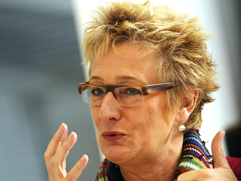 "Het komt duidelijk Evelyne Huytebroeck (foto) toe een oplossing te zoeken die de gemoederen bedaart", klinkt het bij de andere politieke partijen.