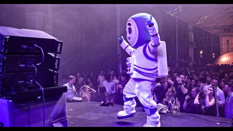 Van 'The Masked Singer' tot 'The Masked DJ': 'Eikeltje' Frank Verstraeten  opnieuw ontmaskerd | Muziek | HLN.be