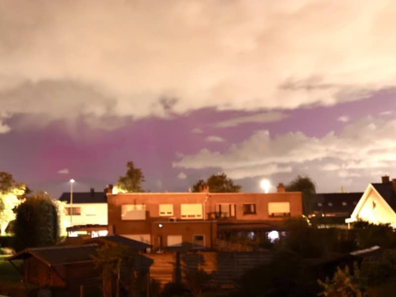 Een lezer zag het noorderlicht in Loppem.