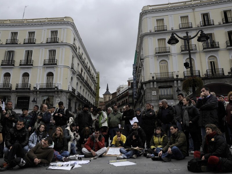 Idignados verzamelen aan de Puerta del Sol in Madrid.