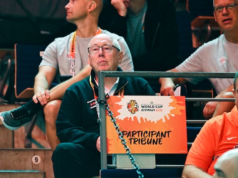 Bondscoach Mike Thibault ziet matig Australië winnen tegen Puerto Rico -Laatste voorbereidingen van de Cats richting eerste duel