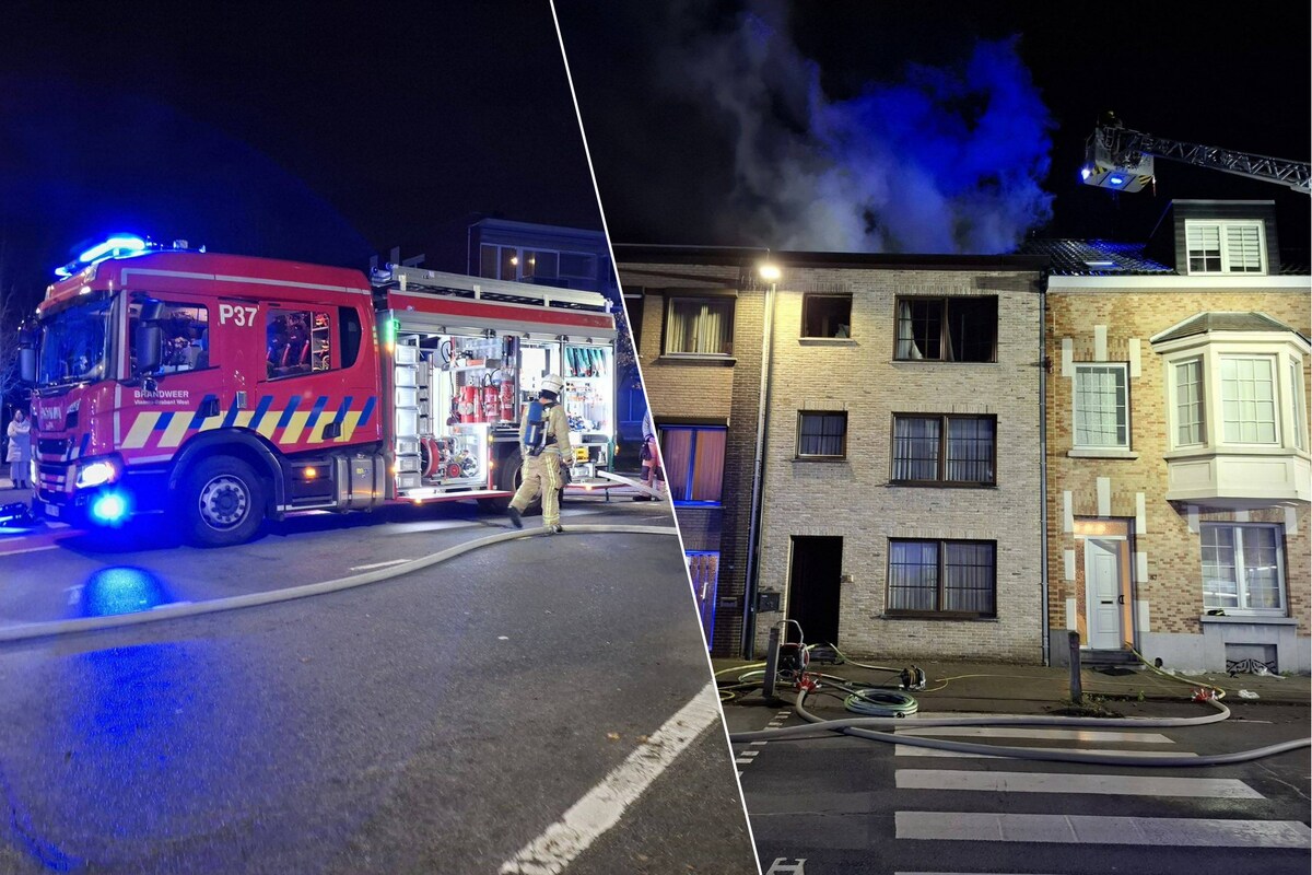 Poco después de las 18.00 horas, los bomberos de la zona del Brabante Flamenco Oeste fueron llamados a socorrer un incendio en Sint-Pieters-Leeuw.