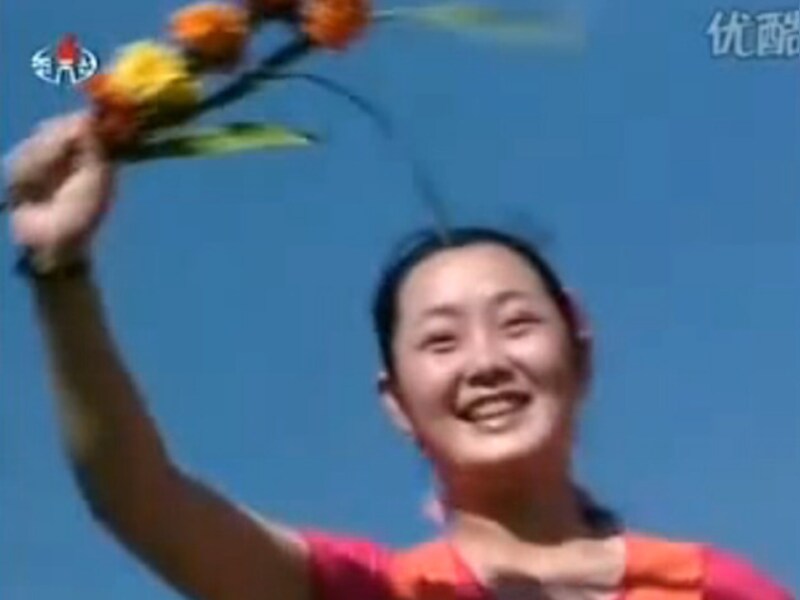 Hyon Song-Wol in een van haar videoclips