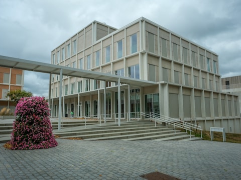 De parken rond het gemeentehuis zullen verder ingevuld worden.