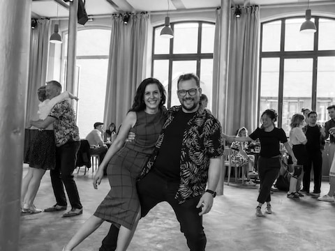 Lies en Glenn begeleiden de lessenreeks Lindy Hop van Danco Movado in Zoersel