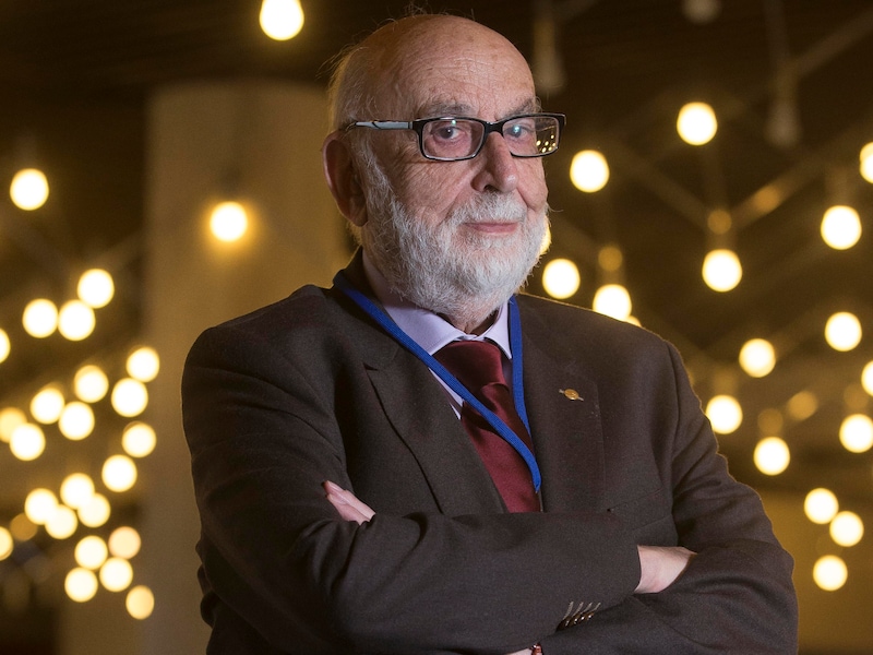 Belgische Nobelprijswinnaar François Englert (93) overleden: de man die als eerste het ‘godsdeeltje’ ontdekte, ook al werd het niet naar hem vernoemd