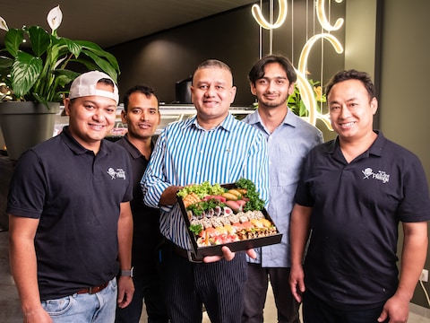 Ook Sushi Pleintje zamelt geld in voor Nepal: “We hopen minstens 100 benefietboxen te verkopen”