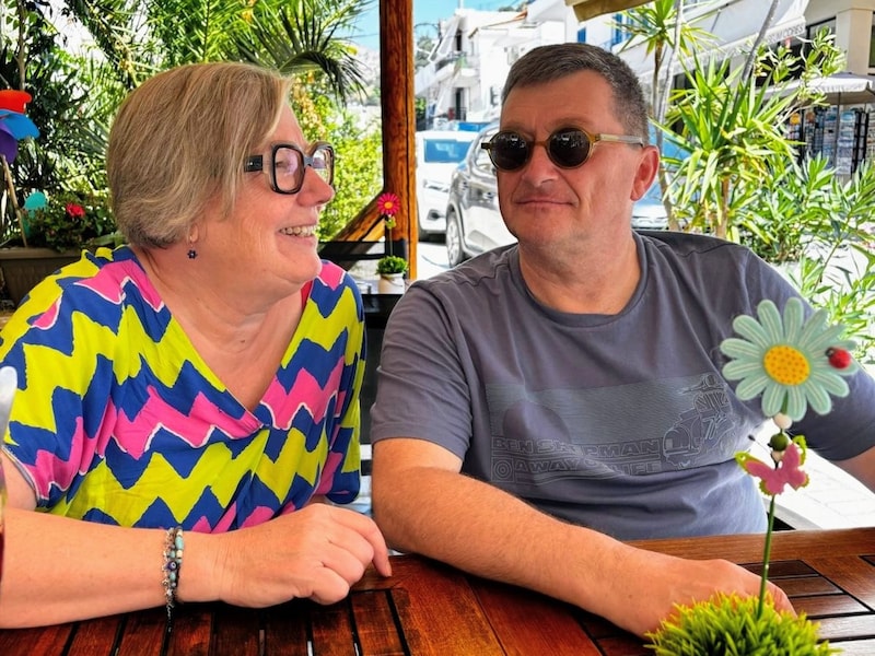 Zo gaat Erwin Wosky (63), partner van de burgemeester van Niel, om met kritiek op sociale media