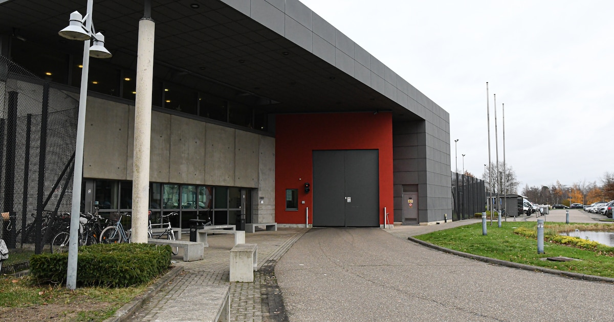 Drugshond ontdekt 160 gram natte speed in cel: gedetineerde krijgt drie maanden extra