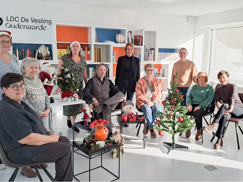 Kerstbrigade in Oudenaarde helpt inwoners met versiering én een babbel: “Dit kan een mooie traditie worden”