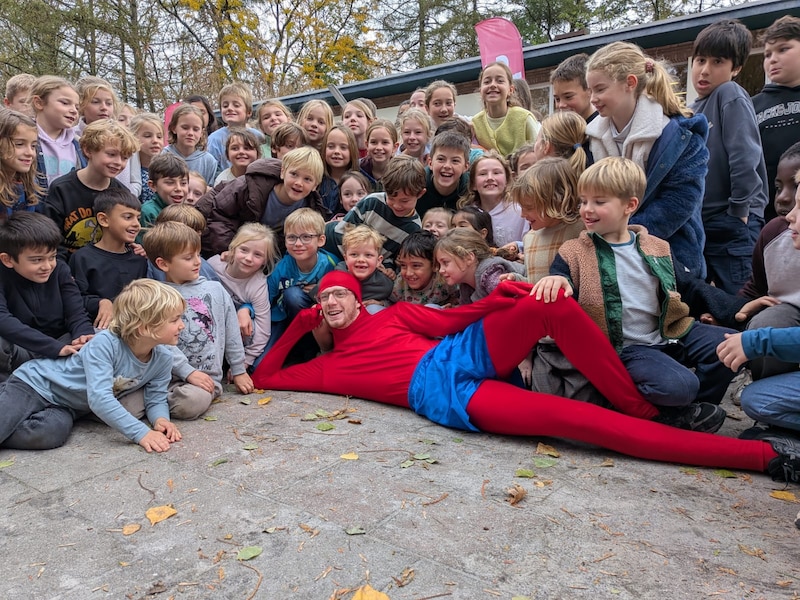 TikTokker Timon Verbeeck bij GO! basisschool 3D en GO! freinetschool De 4Sprong in Kalmthout 