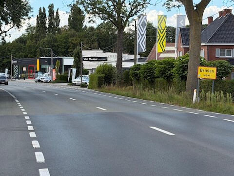 De Veurnseweg in Brielen