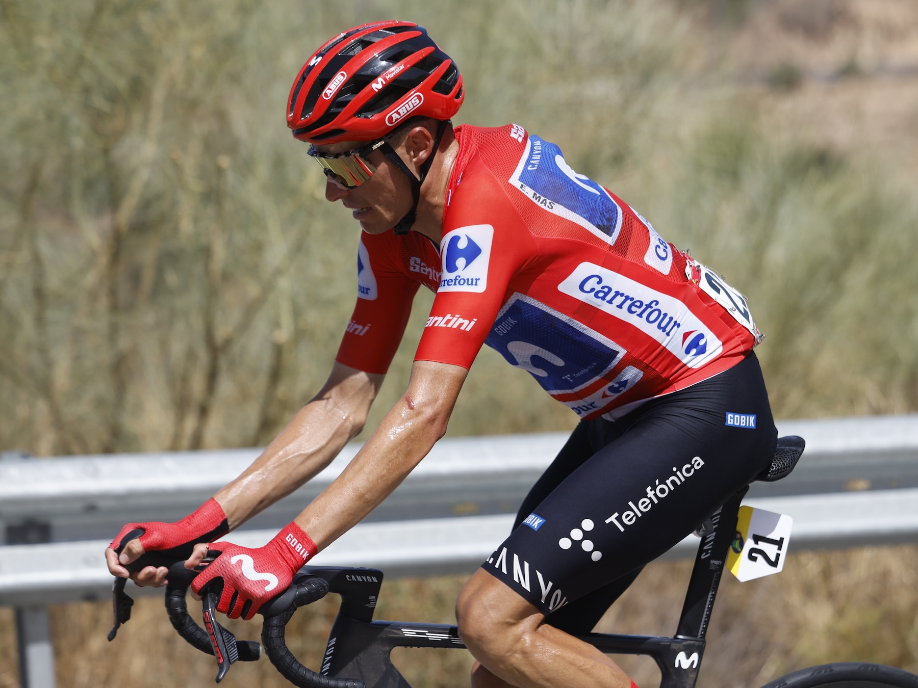 Rode trui Enric Mas verkoopt concurrentie nieuwe dreun, 20-jarige vluchter Jakob Omrzel maakt indruk en triomfeert op slotklim