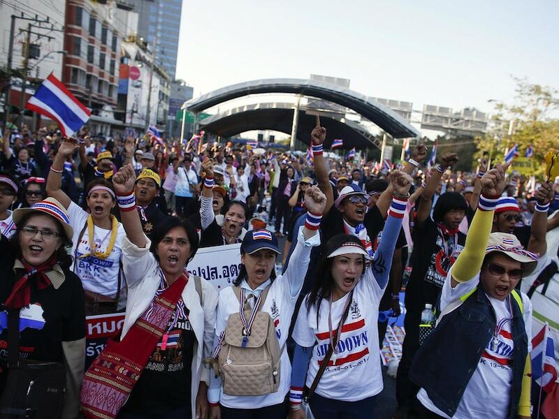 Thaise demonstranten in Bangkok eisen het aftreden van de regering.